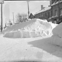 Winter, Queen Street, Kincardine - Ruettell's Furnishing & Clothing House