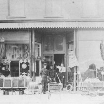 Hunter Hardware, Wiarton : C.W. Hull, J. Darguire, Cliff Pope