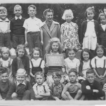 Chesley Public School, Grade 2 class, 1944