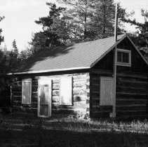 K-65-13-38 - Log Cottage at Little Dunk's Bay