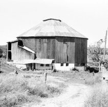 K67-26-22 - Octagonal barn near Sowerby