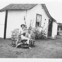 Florence Thompson, children, and Minnie Humphrey