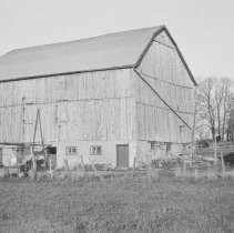 K-66-19-01 Barn belonging to Bill Fox on Lot 9, Con. XIII, Eastnor Twp.