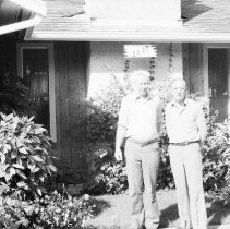 K-80-24-04 Bruce Krug and Johnnie Weir at Weir home