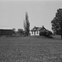K-68-17-13 Stone Cottage on Lot 24, Con. VI, Arran Township, June 4, 1968