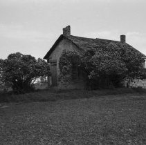 K-68-17-00 Frame House with Lilacs, Lot 72, Con. II W, Toronto Sydenham Rd.