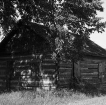 K-61-01-11 Irwin log house, townline Elderslie and Arran, 1960