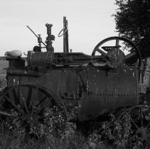 K-61-01-14 Horse drawn steam engine, Lot 18, Con. XI, Hall Farm, Elderslie