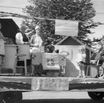 Tiverton Women's Institute parade float
