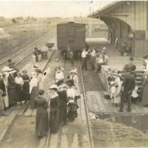 Small crowd at Ripley railway station
