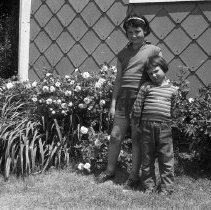 K-63-08-23 Gateman children, 1963