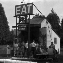 K-63-08-26 Bus trip to Tobermory, stop at Handicraft House north of Wiarton