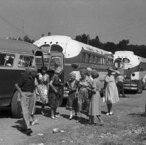 K-63-08-32 Bus trip to Tobermory, stop at Handicraft House north of Wiarton