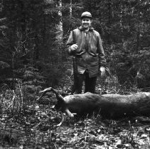 K-66-17-01 Shiela Jamieson with 8 point buck shot in Lindsay Township