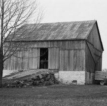 K-67-19-12 Barn on Lot 26, Con. V, Holland Township