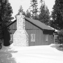K-72-05-22 Cottage of Mrs. John Ironside, Tobermory, April 1972