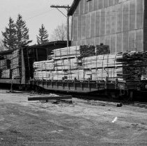 K-72-05-27 Car of 8/4 elm and 4/4 oak, Chesley, April 1972