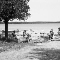 K-74-14-19 Gillies Lake - sucken logs being retrieved from bottom of lake