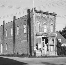 K-74-14-25 General Store at Desboro, ON, July 1974