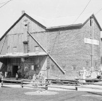 K-75-06-29 Auction sale at Williamsford Feed Mill, Williamsford, 1975