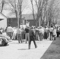 K-75-06-36 Auction sale of household effects for Ted Ellis, Paisley, 1975