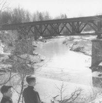 Glen Earl and Ken Thornburn