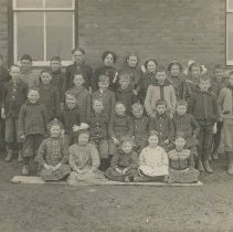 School group [Tara Public School, S. S. No. 7 Arran]