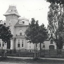 Front view of the Keyworth / Mitchell House, 776 Princes St., Kincardine.