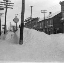 Queen St. storefronts, Kincardine, with R. Rinker Grocer & Frost and Wood.