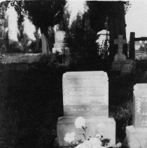 Elizabeth 1909 gravemarker