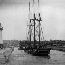 "Cleveland" Entering Kincardine Harbour