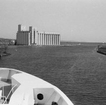 K-77-13-00 - Ferry Chee-chee-maun leaving Owen Sound harbour.