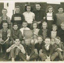 Colpoy's Bay school children 1945