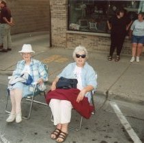 Violet and Kath Farr