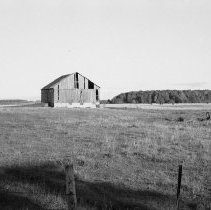K-81-19-19 Frame barn Lot 1, Con. VI, Arran TP.