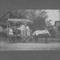 Paisley Creamery parade float, 1907