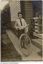 Bob Hufford delivering newspapers, Indianapolis, Indiana, circa 1910