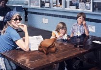 Fosters Freeze, Escalon