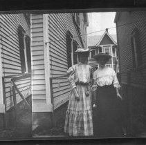 [Women on Bank Street]