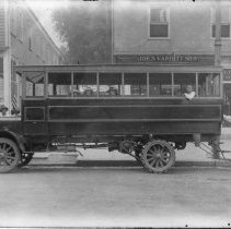 [Smalley's Bus, Witherspoon St.]
