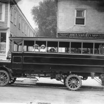 [Smalley's Bus, Witherspoon St.]