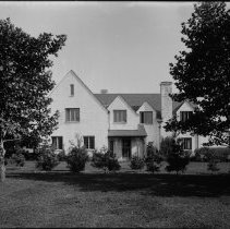 [Residential building designed by Aymor Embury II]