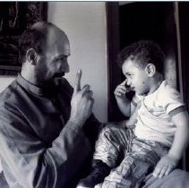 Mujan Seif-Azzo and parents