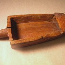 Wooden scoop and tray with handle