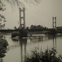 Hanging bridge on the Eupherates City Deir Ez-Zor, early 20th Century
