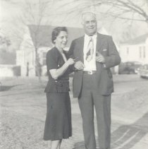 1942-01 black & white photo of couple in front of a house