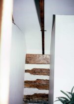 Hannum House stair well West End. Note Peg 1982