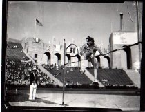 Press Photo: Jean Shiley (1932)- Making Jump in Olympics in L.A. Coliseum