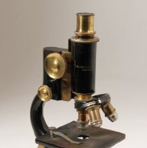 Compound monocular microscope