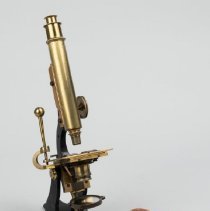 Compound monocular microscope